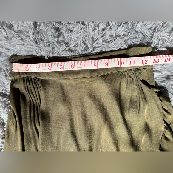High-low flowy moss green skirt with elastic waist size small - Picture 3 of 6